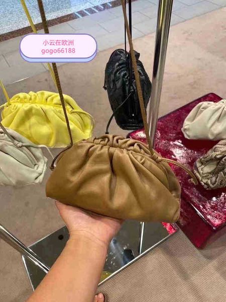 designer bag venetas handbags bottegas women's pouch mini cow leather solid color hand cloud single shoulder messenger
designer bag venetas handbags bottegas women's pouch mini cow leather solid color hand cloud single shoulder messenger