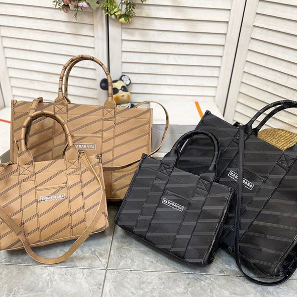 women bags tote bag 22aw classical shoulder bag female designers style luxurys handbags fashion grace totes 2 color available
women bags tote bag 22aw classical shoulder bag female designers style luxurys handbags fashion grace totes 2 color available