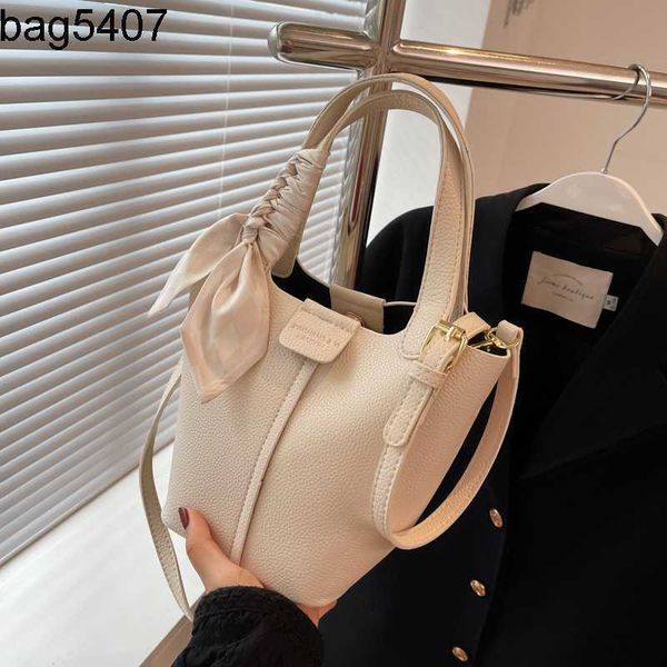 design bag shop 80% wholesale and retail bag women's 2023 new fashion versatile trend high tide bucket simple portable single shoulder
design bag shop 80% wholesale and retail bag women's 2023 new fashion versatile trend high tide bucket simple portable single shoulder