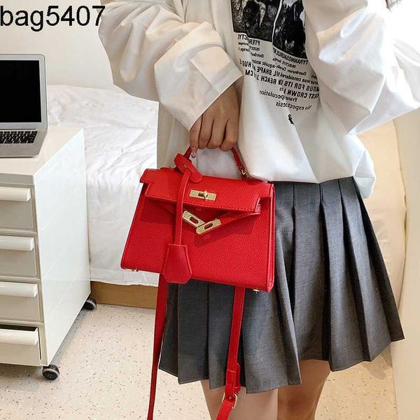 design bag shop 80% wholesale and retail 2023 new fashion women's bag crossbody one shoulder handheld banquet
design bag shop 80% wholesale and retail 2023 new fashion women's bag crossbody one shoulder handheld banquet