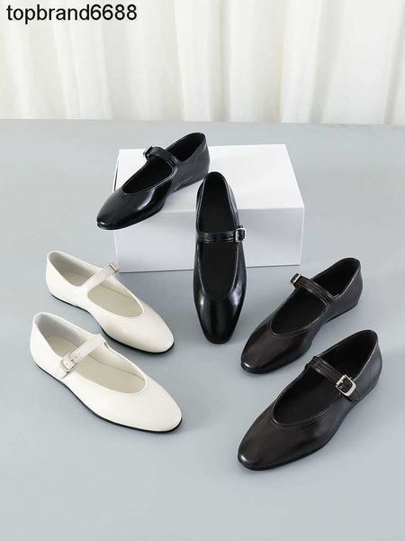 shoes the dress row mary jane flat women's shoes dongguan straight line buckle shallow french grandma's shoes size 34-39
shoes the dress row mary jane flat women's shoes dongguan straight line buckle shallow french grandma's shoes size 34-39