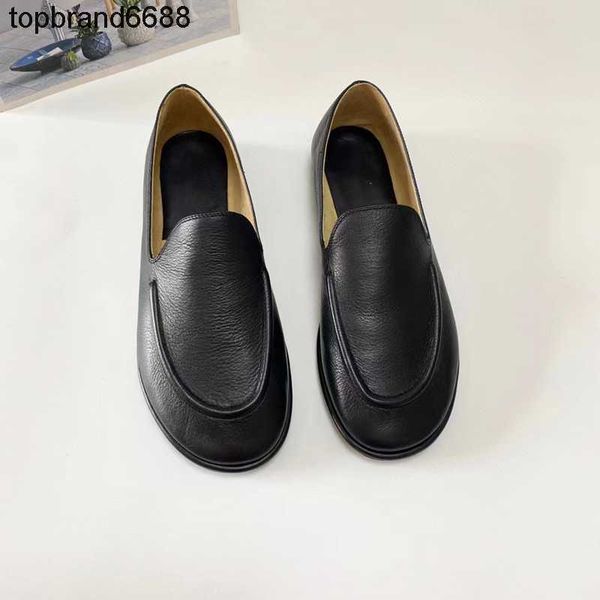 row designer the single shoes women's shallow mouth round head flat small leather shoes comfortable light leather women's size 34-
row designer the single shoes women's shallow mouth round head flat small leather shoes comfortable light leather women's size 34-