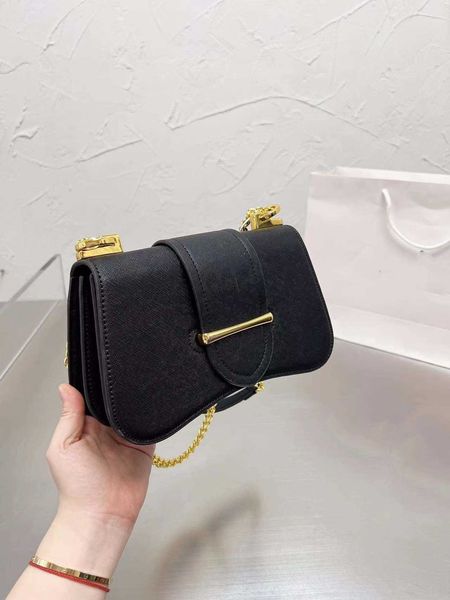prad luxury designer 2022 bag ladies classic calfskin letter chain geometric cross diagonal metal messenger handbags
prad luxury designer 2022 bag ladies classic calfskin letter chain geometric cross diagonal metal messenger handbags