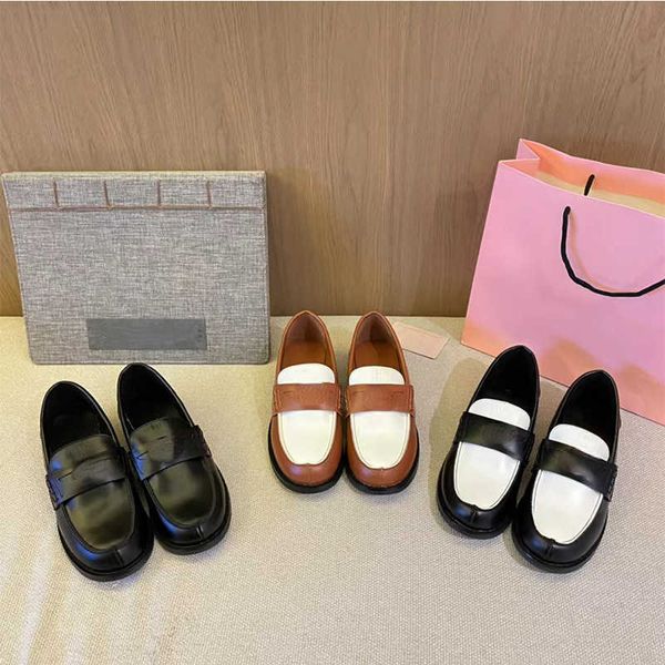new british shoes autumn style versatile women's small leather with thick heels, Black
new british shoes autumn style versatile women's small leather with thick heels, Black