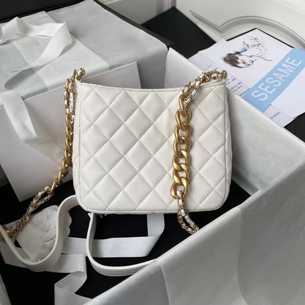 7a designer shoulder bags classic plaid flap cf caviar handbag underarm bag gold silver chain leather double letter buckle square stripe lad
7a designer shoulder bags classic plaid flap cf caviar handbag underarm bag gold silver chain leather double letter buckle square stripe lad