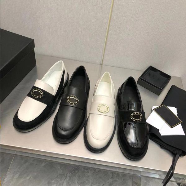 2022 loafers dress shoes black and white classic color uppers center logo decoration enjoy the charming and noble fwfoj
2022 loafers dress shoes black and white classic color uppers center logo decoration enjoy the charming and noble fwfoj
