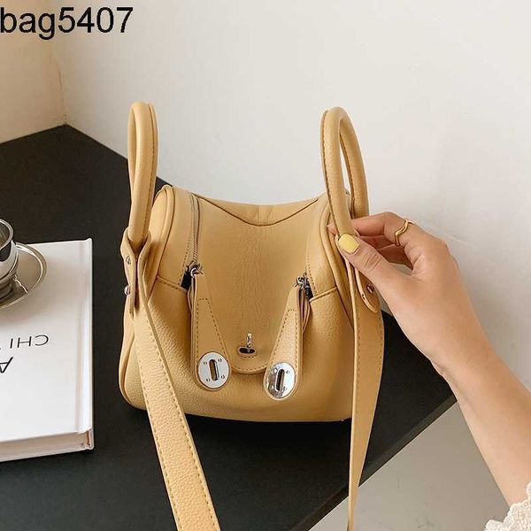 design bag shop 80% wholesale and retail fashion women's new litchi pattern pillow fashion wide shoulder belt single shoulder msenger b
design bag shop 80% wholesale and retail fashion women's new litchi pattern pillow fashion wide shoulder belt single shoulder msenger b