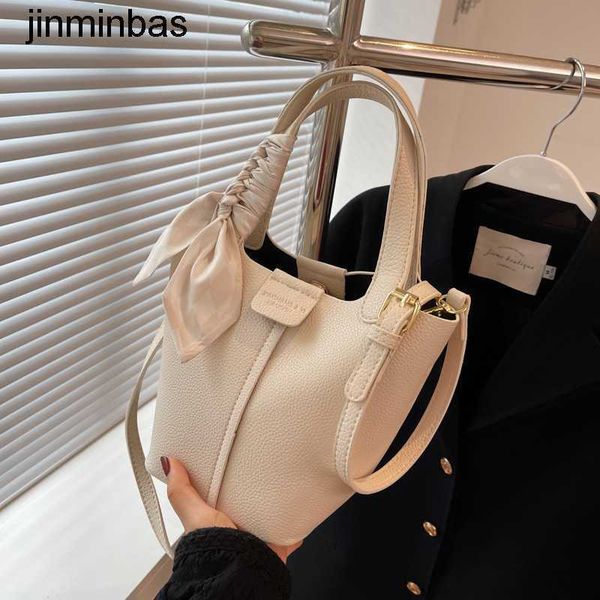 handbag shop 80% wholesale and retail bag women's 2023 new fashion versatile trend high tide bucket simple portable single shoulder
handbag shop 80% wholesale and retail bag women's 2023 new fashion versatile trend high tide bucket simple portable single shoulder