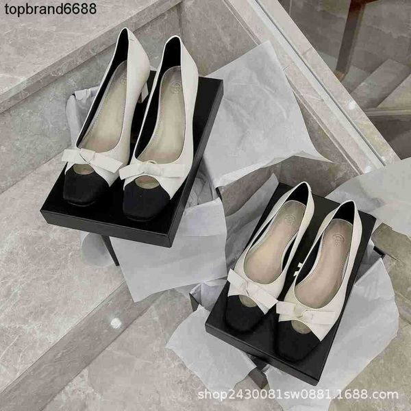 the dress shoes row women designers rois coco leather bowknot single shoes women's small shoes size 34-39
the dress shoes row women designers rois coco leather bowknot single shoes women's small shoes size 34-39