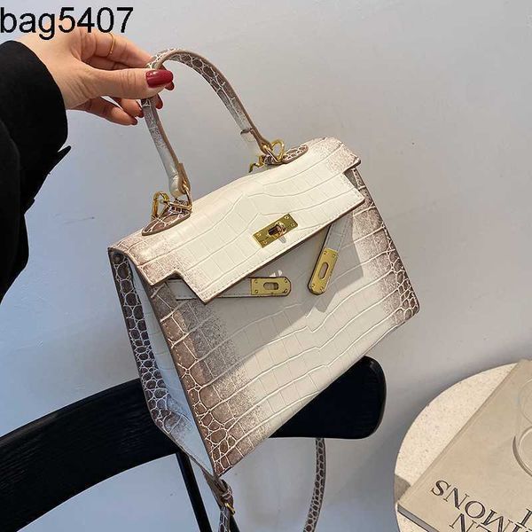design bag shop 80% wholesale and retail texture bag women's summer 2023 new fashion handbag wtern crossbody shoulder
design bag shop 80% wholesale and retail texture bag women's summer 2023 new fashion handbag wtern crossbody shoulder