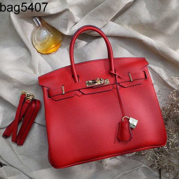 design bag shop 80% wholesale and retail new style cowhide leather women's fashion temperament one shoulder msenger hand atmosphere wed
design bag shop 80% wholesale and retail new style cowhide leather women's fashion temperament one shoulder msenger hand atmosphere wed