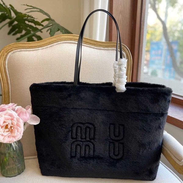 bags designer mimius and 2022 new miu plush tote large capacity women's shoulder letter
bags designer mimius and 2022 new miu plush tote large capacity women's shoulder letter