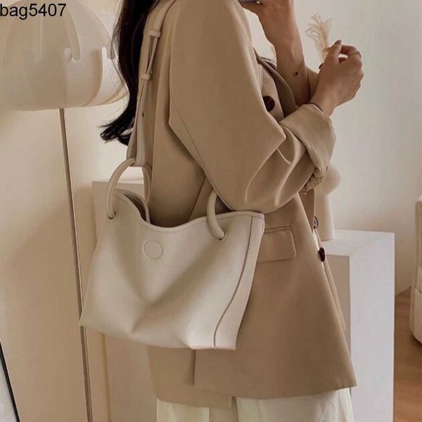 design bag shop 80% wholesale and retail 2023 new product small popular digner style simple handbag one shoulder crossbody bag soft glutinou
design bag shop 80% wholesale and retail 2023 new product small popular digner style simple handbag one shoulder crossbody bag soft glutinou