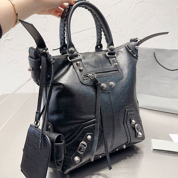 cagole rivet sheepskin tote bag large handbags purse women crossbody bags mini coin pocket cowhide leather shopping handbags fashion zipper
cagole rivet sheepskin tote bag large handbags purse women crossbody bags mini coin pocket cowhide leather shopping handbags fashion zipper