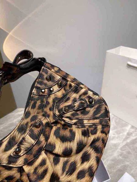 shoulder bags for women handbags classic leopard print biker designer handbag tote luxury messenger vintage bag mens crossbody female purses
shoulder bags for women handbags classic leopard print biker designer handbag tote luxury messenger vintage bag mens crossbody female purses