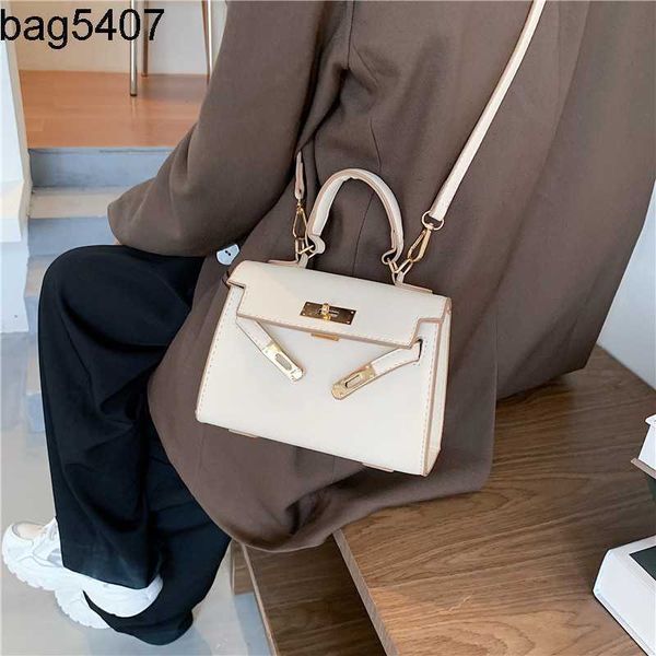 design bag shop 80% wholesale and retail summer women's small bag 2020 fashion one shoulder crossbody mh red ocean air handbag
design bag shop 80% wholesale and retail summer women's small bag 2020 fashion one shoulder crossbody mh red ocean air handbag