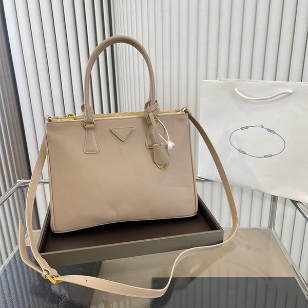 tote bag handbag designers bags luxurys women crossbody shoulder material leather handbags large capacity banquet wallet fashion leisure
tote bag handbag designers bags luxurys women crossbody shoulder material leather handbags large capacity banquet wallet fashion leisure