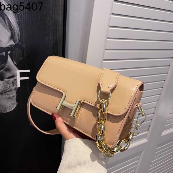 design bag shop 80% wholesale and retail 2023 new fashion small square h button armpit cross msenger women's simple versatile temperame
design bag shop 80% wholesale and retail 2023 new fashion small square h button armpit cross msenger women's simple versatile temperame
