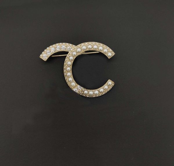 2022 luxury quality charm brooch with diamond and nature shell beads in 18k gold plated have box stamp ps4445a, Gray
2022 luxury quality charm brooch with diamond and nature shell beads in 18k gold plated have box stamp ps4445a, Gray