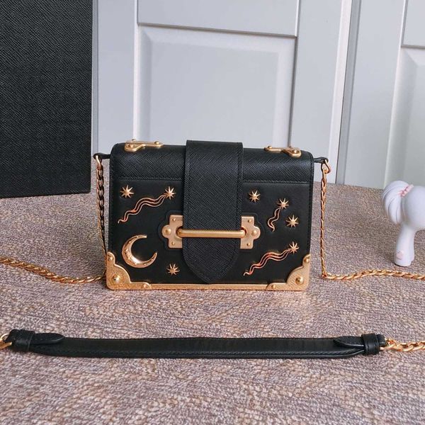 cahier prads leather bag metal hardware designer women chain flap closure with strap and metal loop crossbody luxury crocodile pattern
cahier prads leather bag metal hardware designer women chain flap closure with strap and metal loop crossbody luxury crocodile pattern