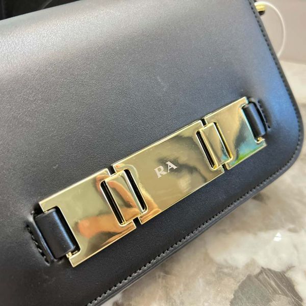 designer totes bag luxury brand single zipper women handbags tote real leather bags lady plaid purses duffle luggage by brand s171 005
designer totes bag luxury brand single zipper women handbags tote real leather bags lady plaid purses duffle luggage by brand s171 005