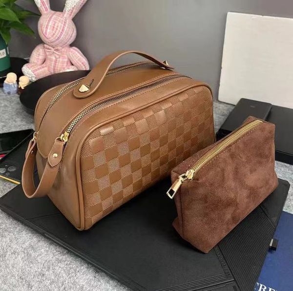 big lady leather cosmetic bags fashion makeup bag women designers toiletry travel pouch ladies purses gift vanity case
big lady leather cosmetic bags fashion makeup bag women designers toiletry travel pouch ladies purses gift vanity case