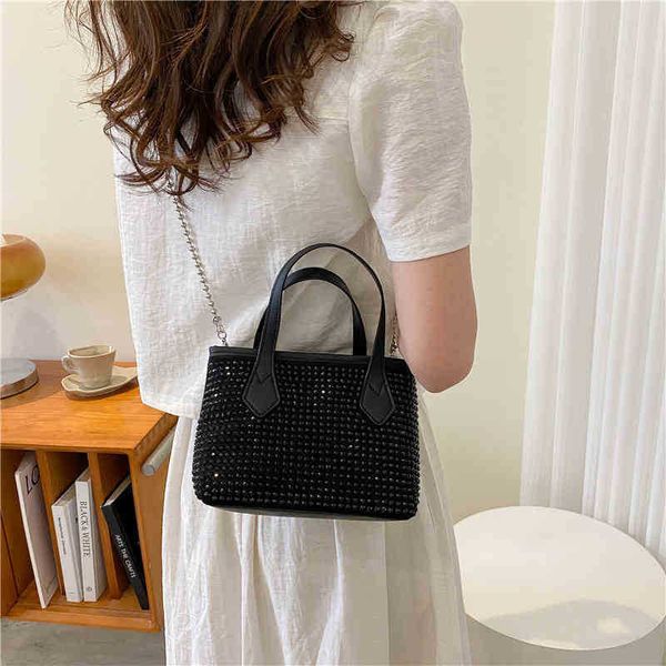 2023 new bright diamond women's bag sling shoulder small style chain portable inlaid messenger
2023 new bright diamond women's bag sling shoulder small style chain portable inlaid messenger