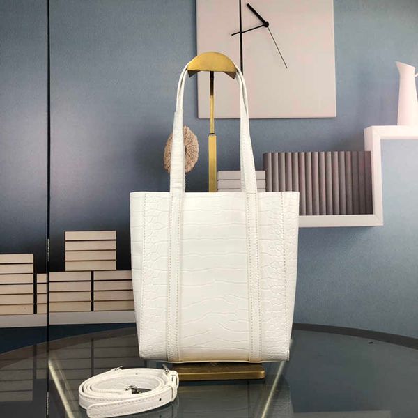 designer luxury womens bag handbag b-shaped paris single shoulder messenger fashion square gift shoulder oblique span versatile handheld bag
designer luxury womens bag handbag b-shaped paris single shoulder messenger fashion square gift shoulder oblique span versatile handheld bag