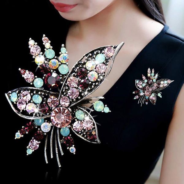pins brooches rui jia dusk colorful hollow leaf sweater jacket cardigan suit pin female elegant atmosphere accessories 221128, Gray
pins brooches rui jia dusk colorful hollow leaf sweater jacket cardigan suit pin female elegant atmosphere accessories 221128, Gray