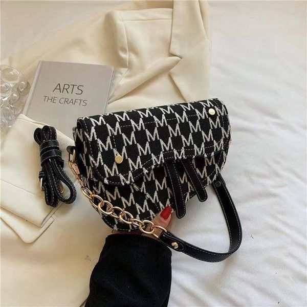 2021 bag fashion ladies crossbody shoulder letter pattern simple style with frame dustproof
2021 bag fashion ladies crossbody shoulder letter pattern simple style with frame dustproof