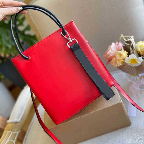 designer luxury womens bag handbag b-shaped paris single shoulder messenger fashion square gift shoulder oblique span versatile handheld bag
designer luxury womens bag handbag b-shaped paris single shoulder messenger fashion square gift shoulder oblique span versatile handheld bag