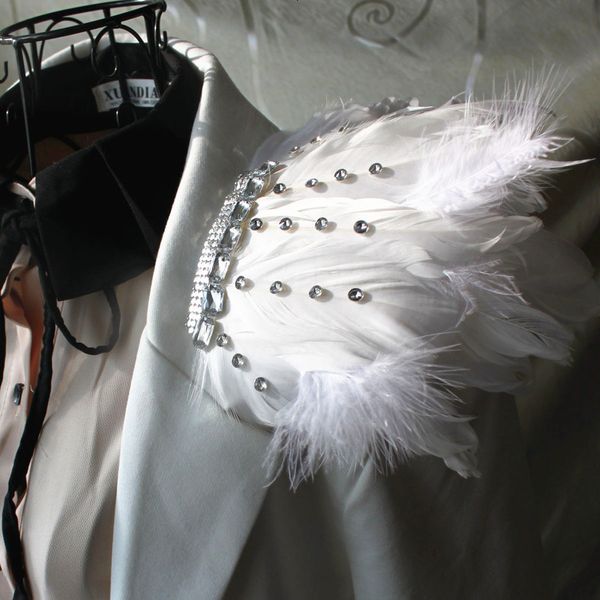 pins brooches fashion vintage punk natural feather brooch shoulder stage show accessories men women feathers epaulettes gift 221128, Gray
pins brooches fashion vintage punk natural feather brooch shoulder stage show accessories men women feathers epaulettes gift 221128, Gray