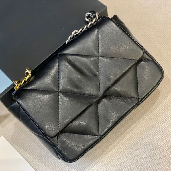 19 series lambskin clasic flap quilted black bag aged silver gold metal hardware matelasse chain crossbody shoulder purse with back pouch de
19 series lambskin clasic flap quilted black bag aged silver gold metal hardware matelasse chain crossbody shoulder purse with back pouch de