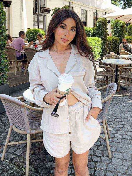met woman casual shorts 2 piece sets womens outfits 2022 new fashion elegant shirts suit black shorts two pieces set female j220813, White;black
met woman casual shorts 2 piece sets womens outfits 2022 new fashion elegant shirts suit black shorts two pieces set female j220813, White;black