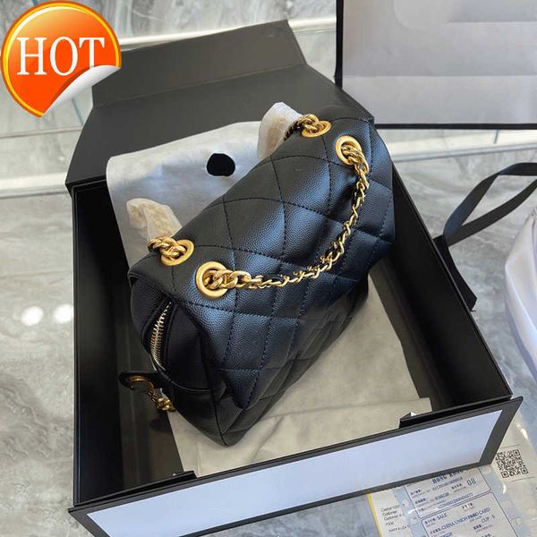 women's luxury designer shoulder bags 2023 fashion texture leather backpack gold metal chain portable crossbody bag factory direct sale
women's luxury designer shoulder bags 2023 fashion texture leather backpack gold metal chain portable crossbody bag factory direct sale