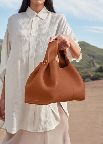 polene bag 2022 new 5a french minority polene yunduo dumpling bag layer cowhide hand-held single shoulder messenger c8bc
polene bag 2022 new 5a french minority polene yunduo dumpling bag layer cowhide hand-held single shoulder messenger c8bc