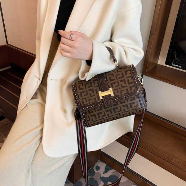 women's bag new fashion style wide shoulder strap sling single shoulder messenger bag texture portable small square outlet purse
women's bag new fashion style wide shoulder strap sling single shoulder messenger bag texture portable small square outlet purse