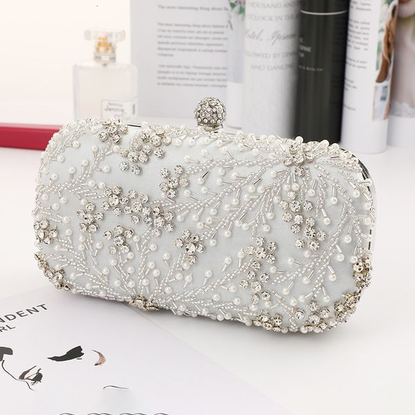 evening bags women's luxury clutches fashion pearl crystal beading wedding party handbags chain shoulder bags female clutch 221128
evening bags women's luxury clutches fashion pearl crystal beading wedding party handbags chain shoulder bags female clutch 221128