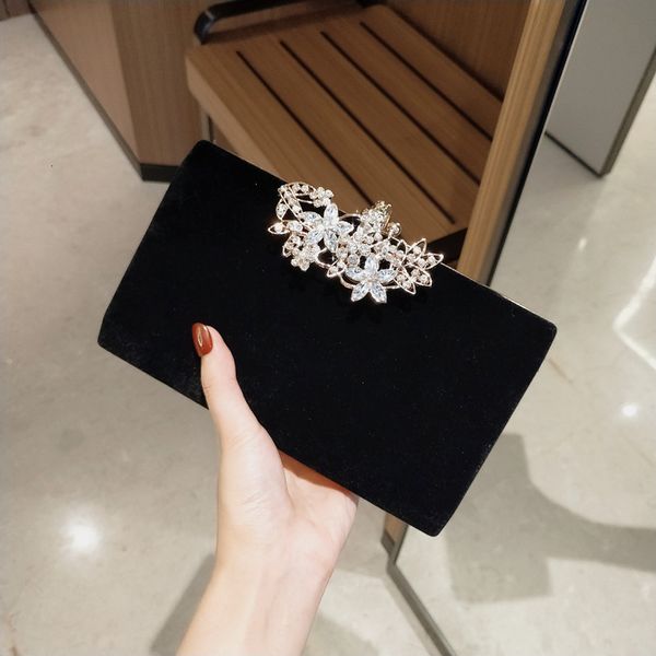 evening bags autumn winter ladies vintage fashion velvet wedding party clutches for women's handbag daily shoulder 221128
evening bags autumn winter ladies vintage fashion velvet wedding party clutches for women's handbag daily shoulder 221128