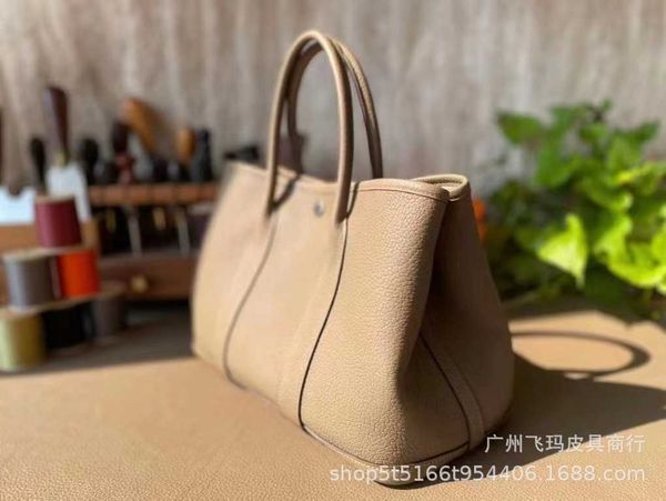 original edition designer bags hem handbags women cluth fashion home pure hand sewn wax line leather large capacity commuting basket portabl
original edition designer bags hem handbags women cluth fashion home pure hand sewn wax line leather large capacity commuting basket portabl