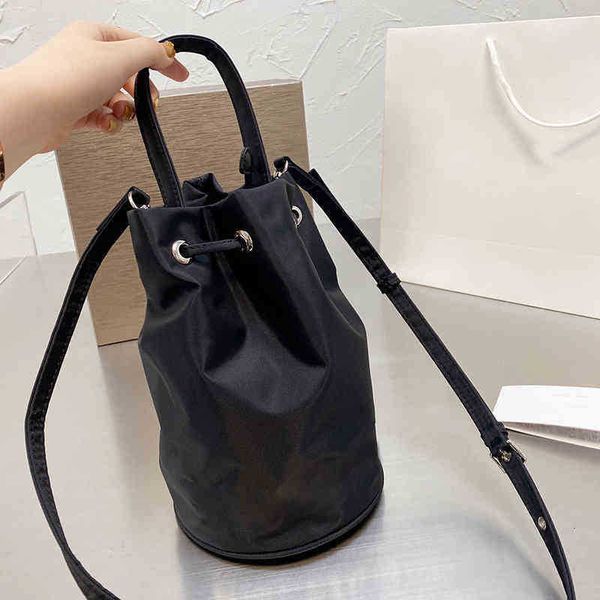 designer luxury womens bag handbag b-shaped paris single shoulder messenger fashion square gift shoulder oblique span versatile handheld bag
designer luxury womens bag handbag b-shaped paris single shoulder messenger fashion square gift shoulder oblique span versatile handheld bag