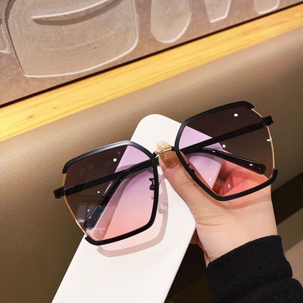 sunglasses ins high appearance designer shows the trend of little female sunglasses, White;black
sunglasses ins high appearance designer shows the trend of little female sunglasses, White;black