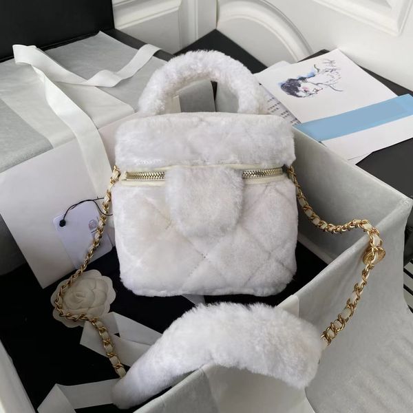 27cm fluffy crossbody bag zipper purse luxuries designer women bag plush handbag retro shoulder bags chain metal logo
27cm fluffy crossbody bag zipper purse luxuries designer women bag plush handbag retro shoulder bags chain metal logo