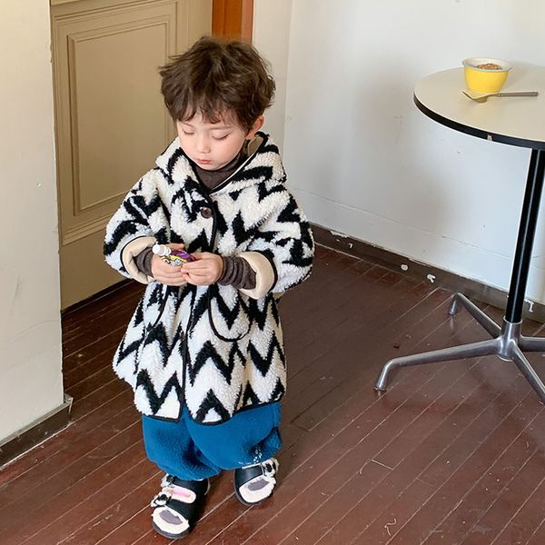 coat boys winter fashion wave printing hooded lamb wool thick jackets girls loose casual warm outwears 221128, Blue;gray
coat boys winter fashion wave printing hooded lamb wool thick jackets girls loose casual warm outwears 221128, Blue;gray