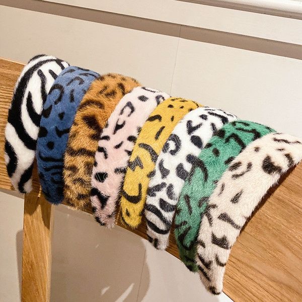 women leopard print plush headband winter hairband wide-brimmed fashion hair hoop bezel turban headwear girls hair accessories, Slivery;white
women leopard print plush headband winter hairband wide-brimmed fashion hair hoop bezel turban headwear girls hair accessories, Slivery;white