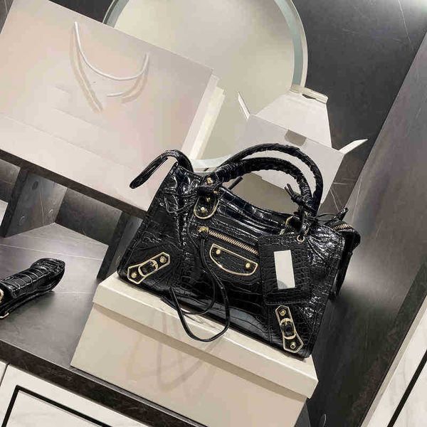 classic bag designer women handbags crossbody motorcycle bagss genuine leather fashion trend ladies handle purses 220315
classic bag designer women handbags crossbody motorcycle bagss genuine leather fashion trend ladies handle purses 220315