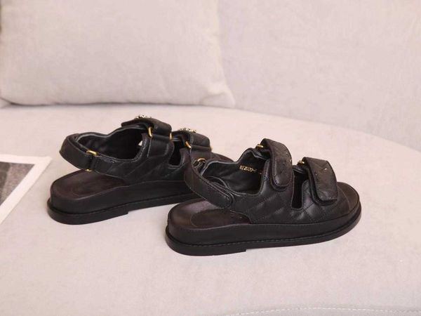 2022 luxury sandals women slipper men slides leather sandal womens hook loop casual shoes 35-42 with box and d, Black
2022 luxury sandals women slipper men slides leather sandal womens hook loop casual shoes 35-42 with box and d, Black