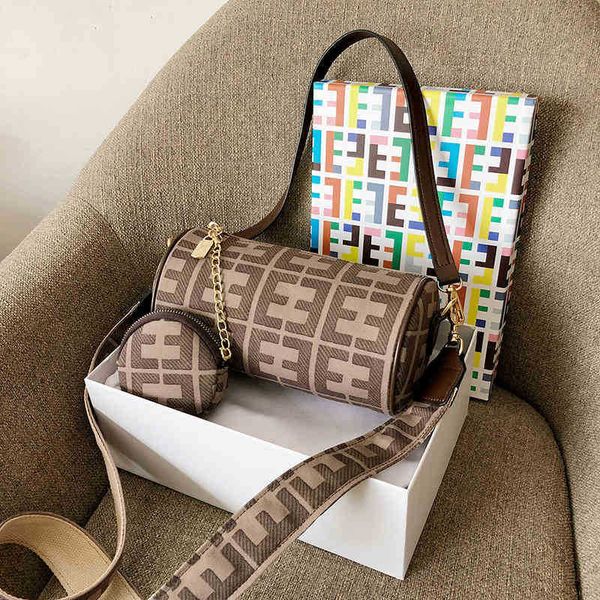 ins new middle ancient french club bag cylinder one shoulder cross boston pillow outlet purse
ins new middle ancient french club bag cylinder one shoulder cross boston pillow outlet purse