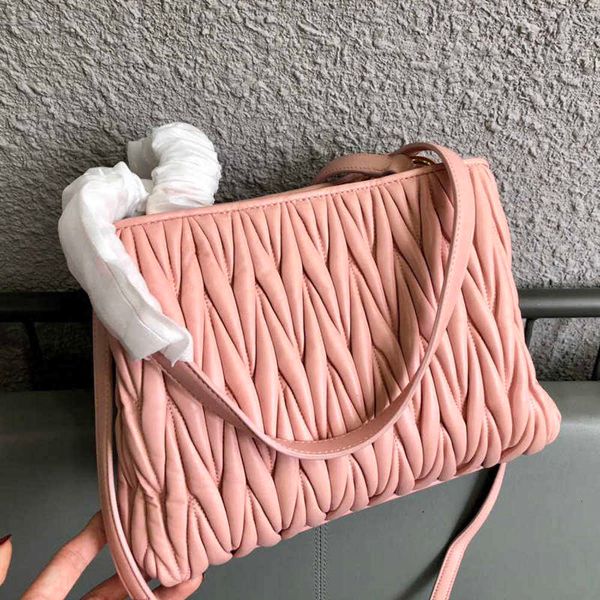 new designer bags imported lamb skin graceful bag middle zipper partition layer brass hardware fittings fashion bags
new designer bags imported lamb skin graceful bag middle zipper partition layer brass hardware fittings fashion bags