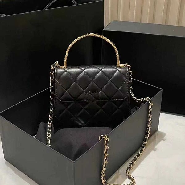 design packagesmall fragrant bag enamel handle sheep leather women's high sense beauty shoulder msenger
design packagesmall fragrant bag enamel handle sheep leather women's high sense beauty shoulder msenger